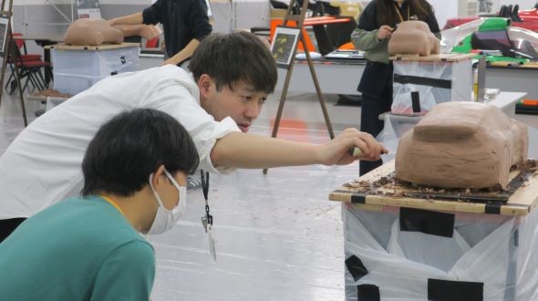 男性が作業している写真