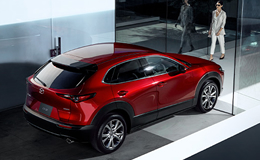 写真；MAZDA CX-30