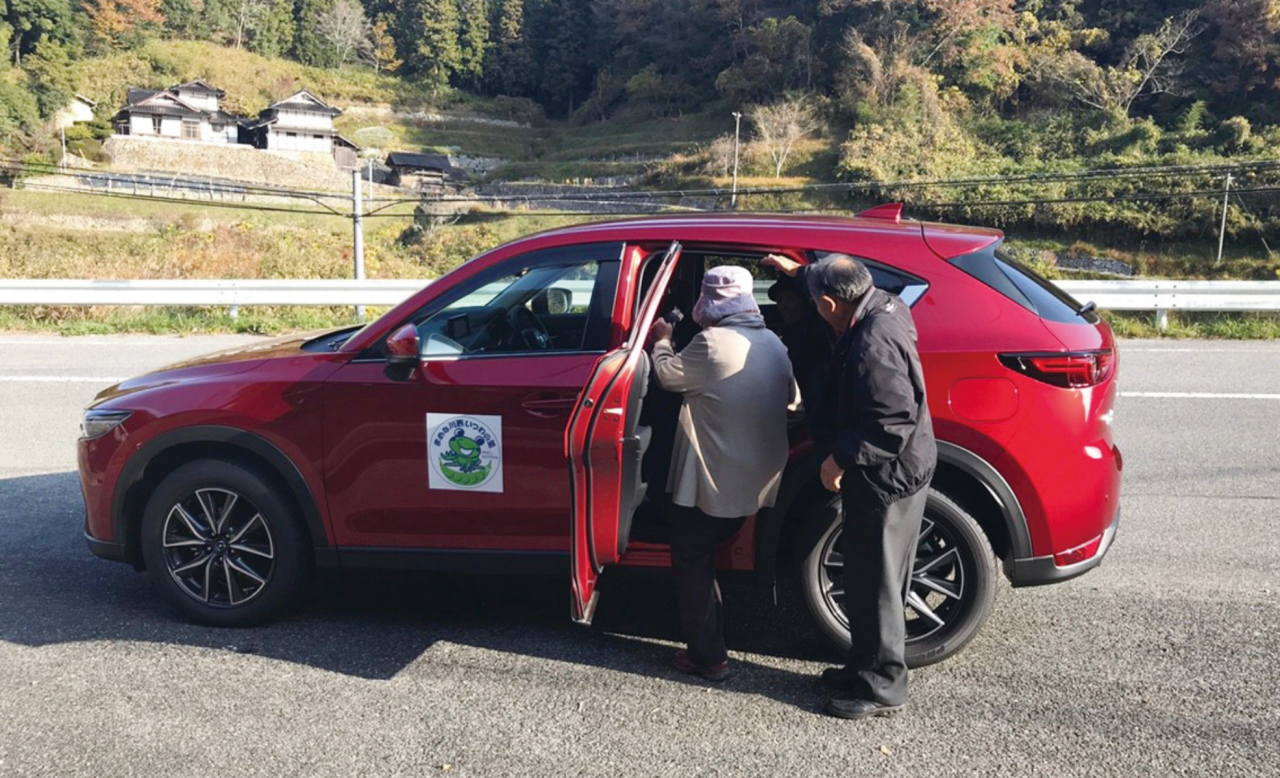 Shared mobility service trial (Photo courtesy of Kawanishi Residents Association)