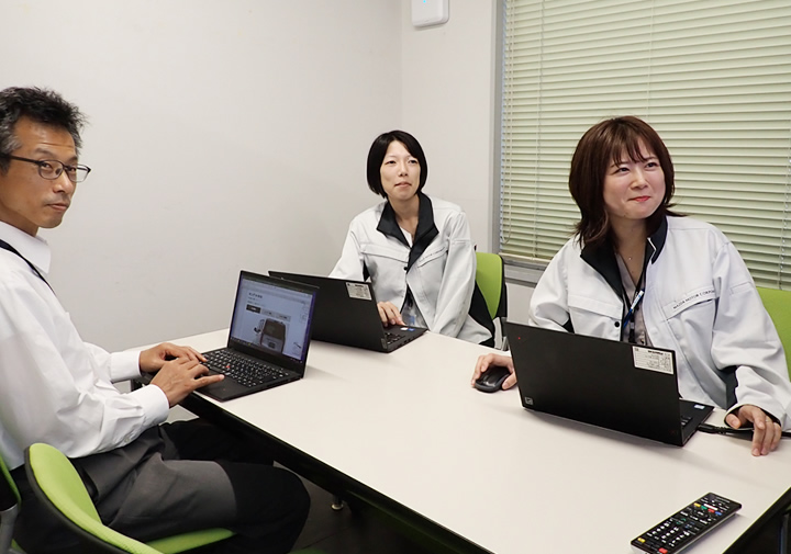 仕事中の社員A.Hの写真