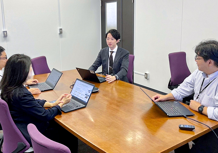 仕事中の社員A.Nの写真