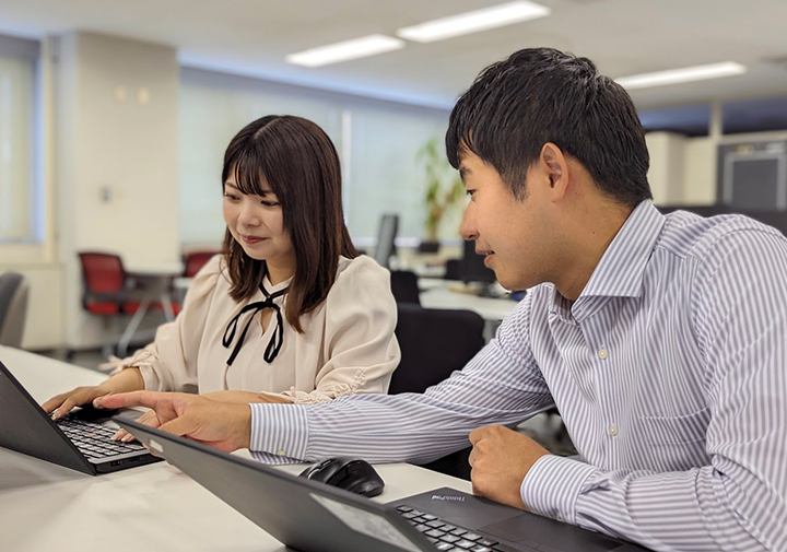 仕事中の社員H.Hの写真