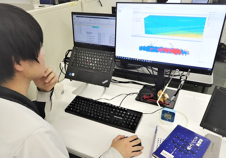 仕事中の社員K.Yの写真