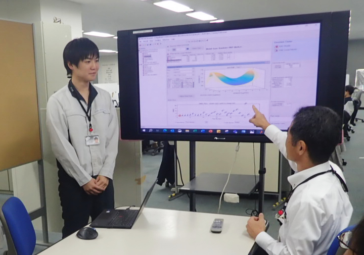 仕事中の社員K.Yの写真2