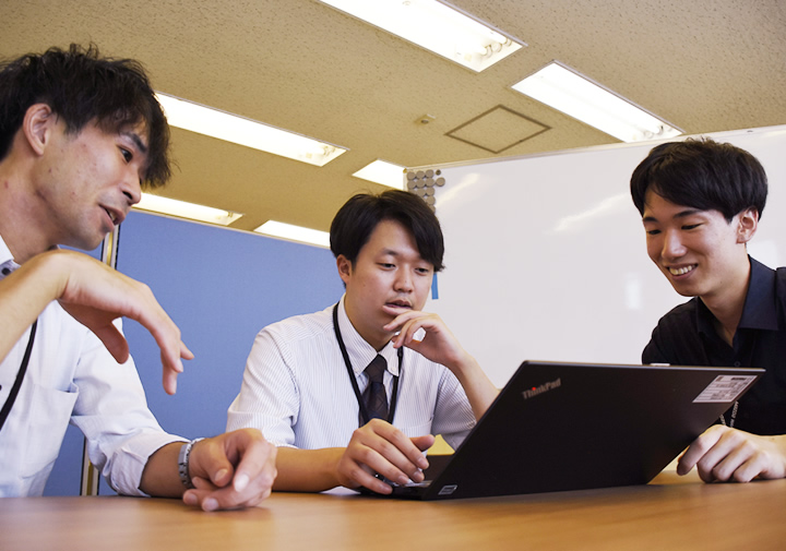 仕事中の社員M.Kの写真