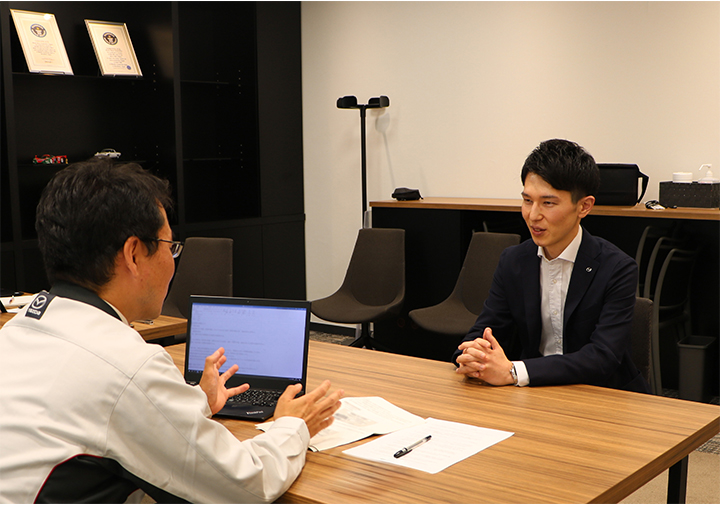 仕事中の社員M.Sの写真