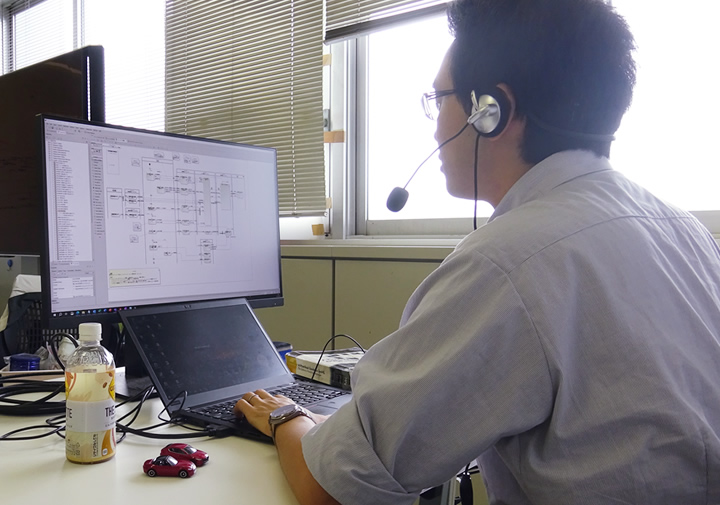 仕事中の社員M.Tの写真