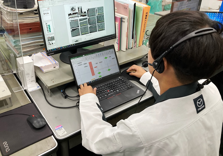 仕事中の社員R.Mの写真