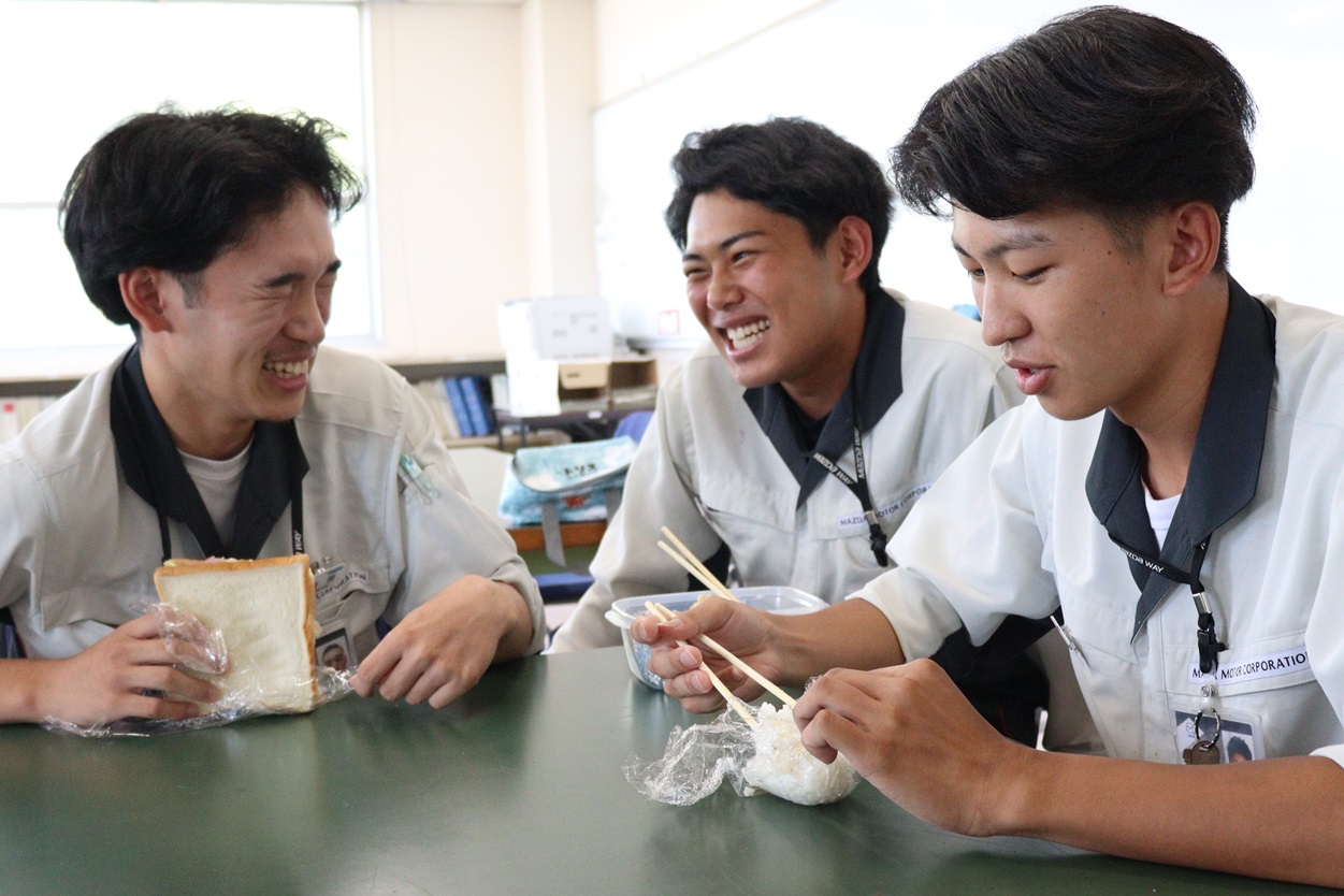 昼食の様子