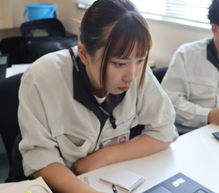 諌山莉紗の研修中の様子1