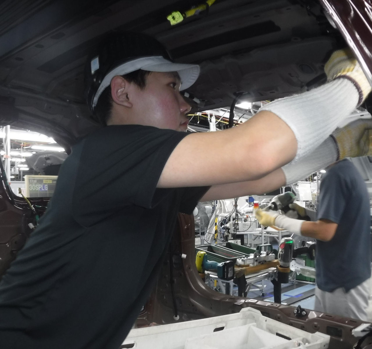 車両組立の様子