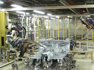 ボディ部品組み立ての様子①