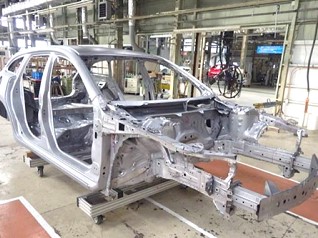 ボディ部品組み立ての様子④