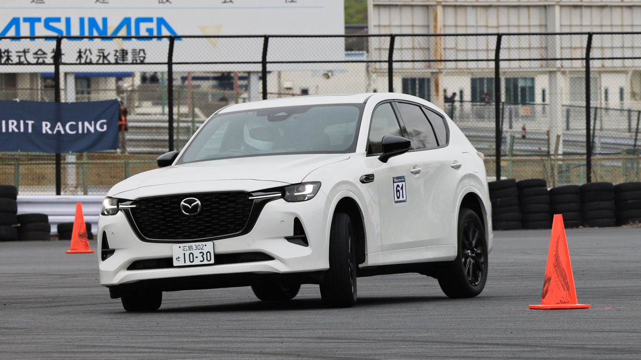 筑波サーキット（茨城県）ジムカーナ場 参加台数60台