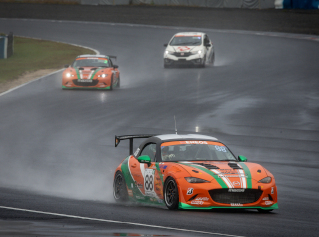 共に挑む、その意味と耐久レース。 ロードスターに魅せられた人たち