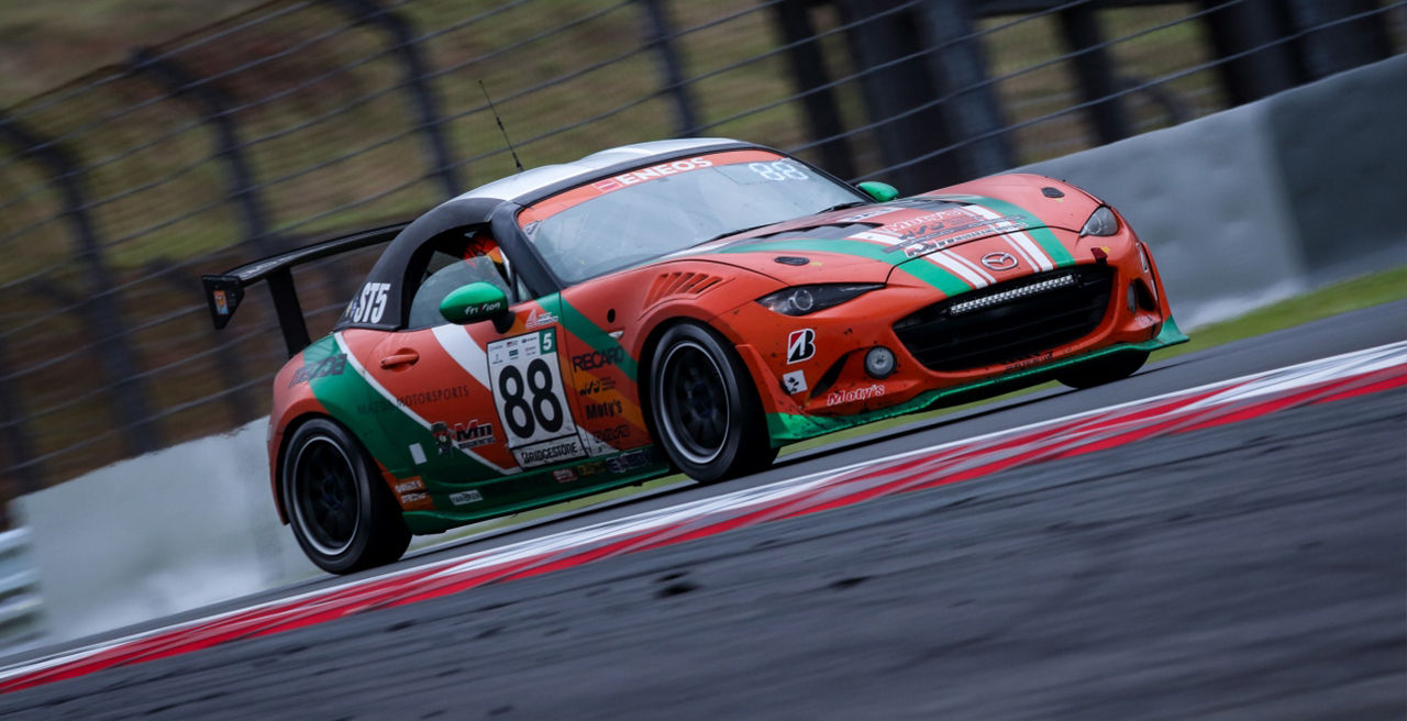 スーパー耐久レースの様子①