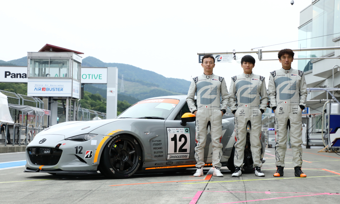 MAZDA SPIRIT RACINGの写真2