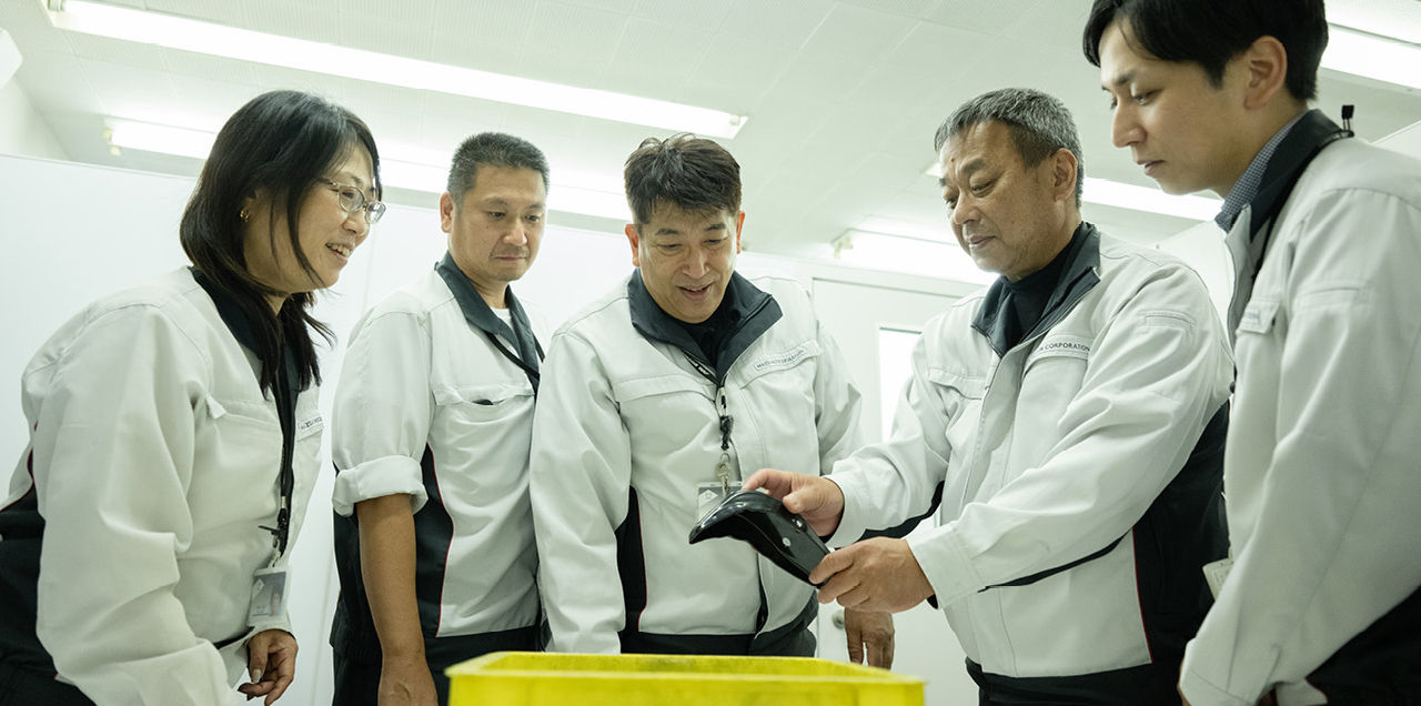 荷姿改善に取り組んでいる様子
