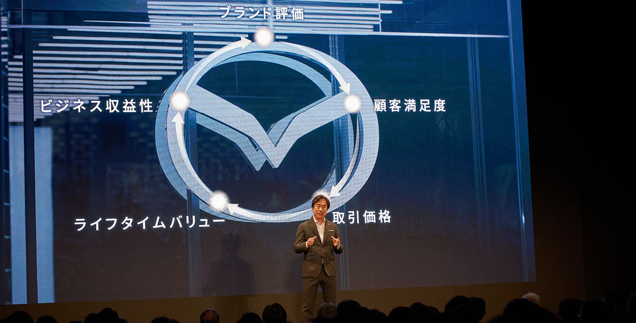 経営哲学であるブランド価値経営について、CEOが従業員に語る様子