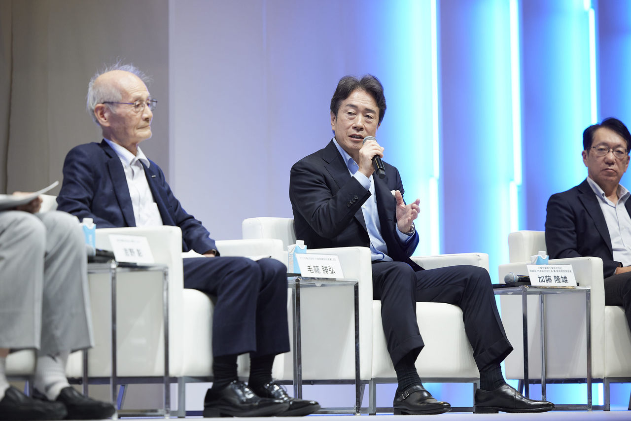 ジャパンモビリティショーでカーボンニュートラルについて語る毛籠CEO