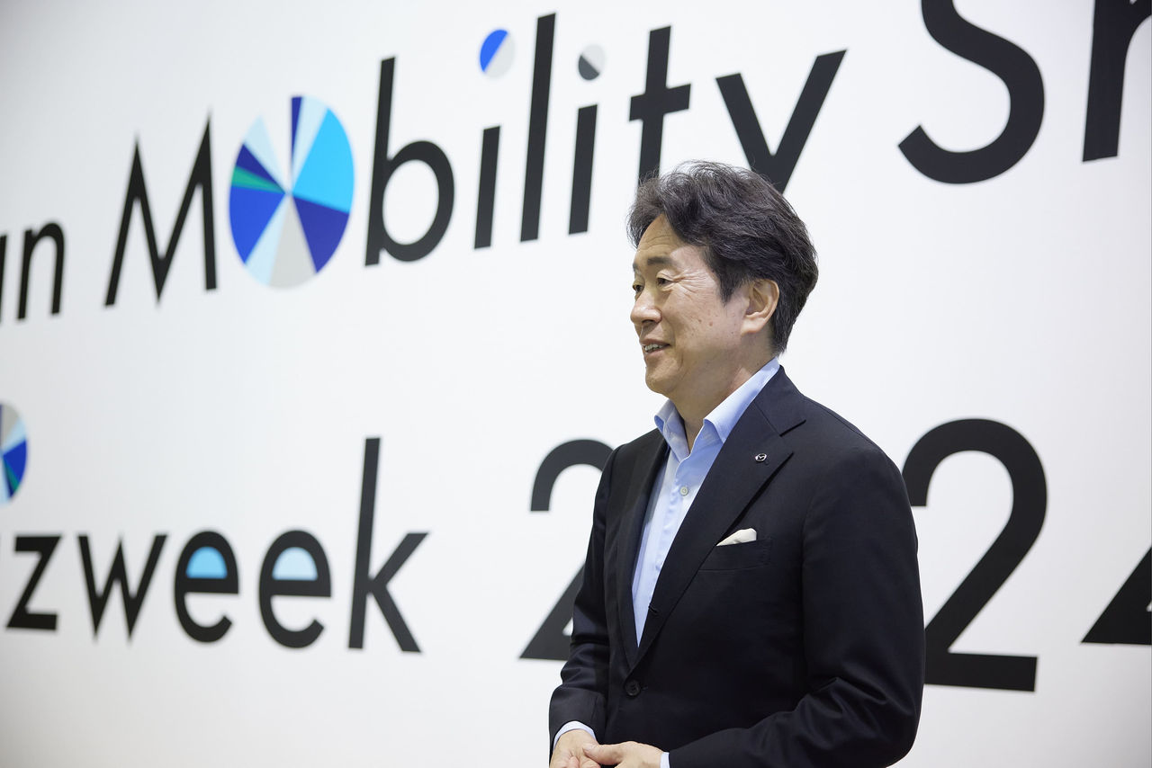 ジャパンモビリティショーの後質問に答える毛籠CEO