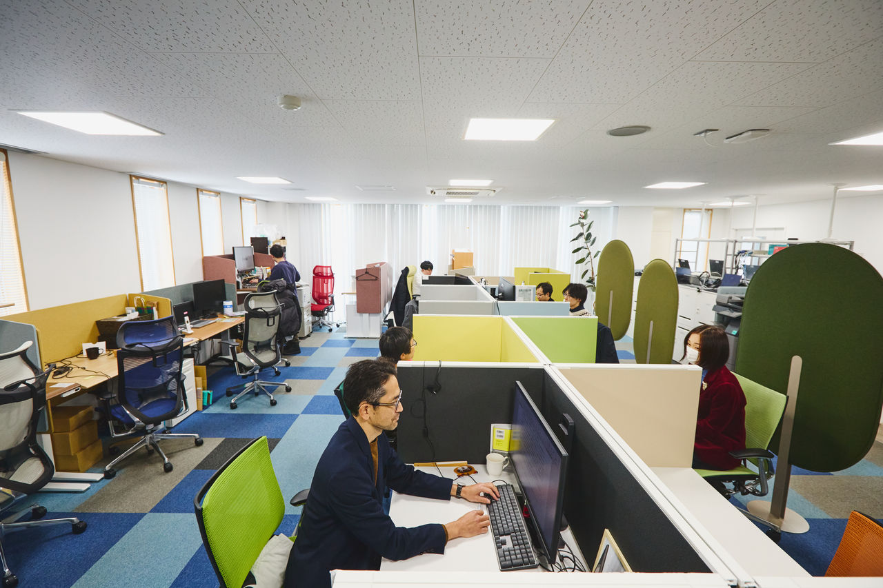 弘前大学 健康未来イノベーションセンター内にあるオープンラボには、マツダ以外にさまざまな企業の研究者たちが集まって研究を進めている