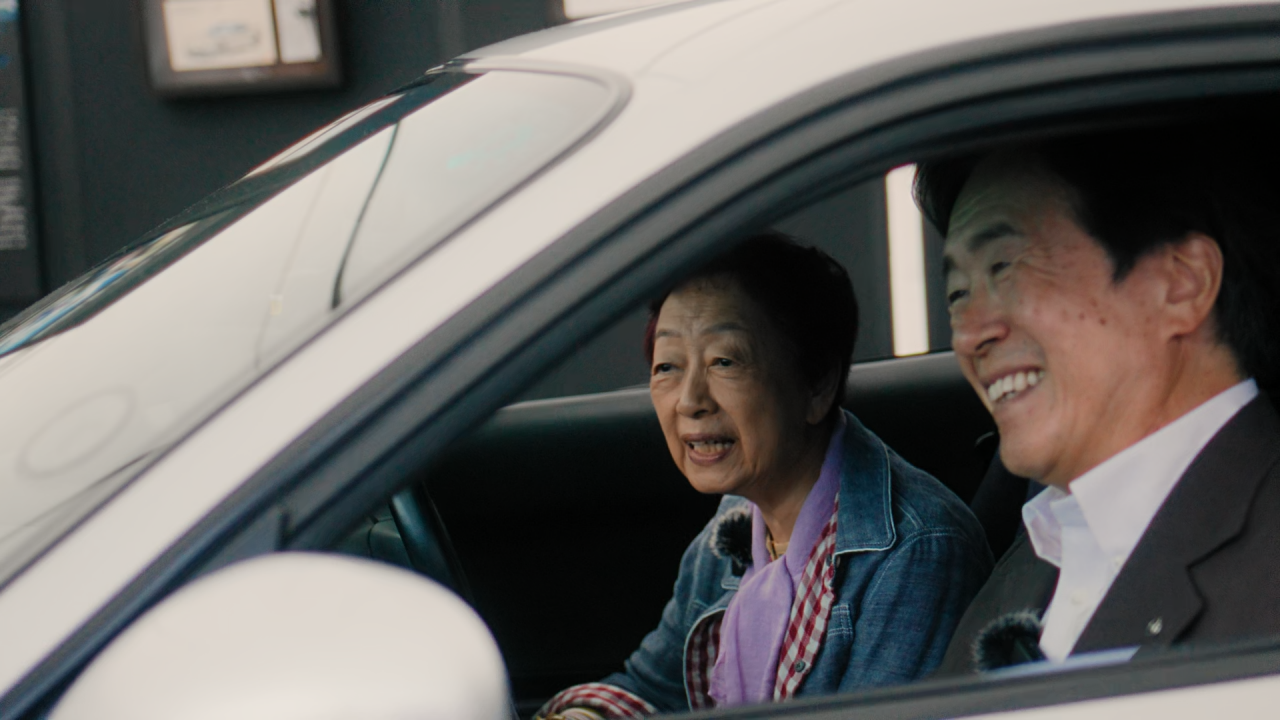 会話が弾む社長の毛籠と西本さん