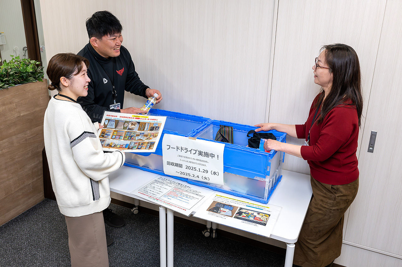 8カ所の入退場門と、10本部のオフィス、グループ会社3社に回収箱を設置しました