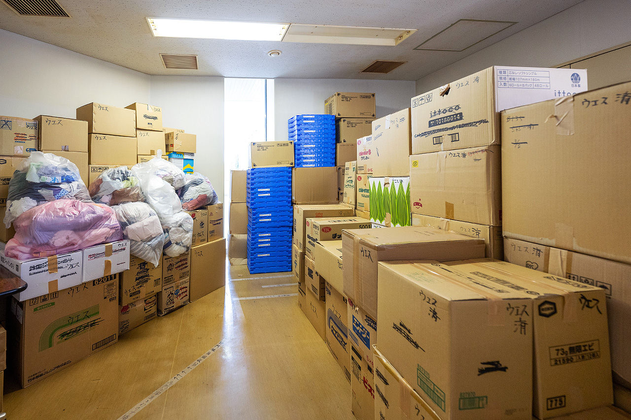 617kgもの布類で、部屋がいっぱいに！